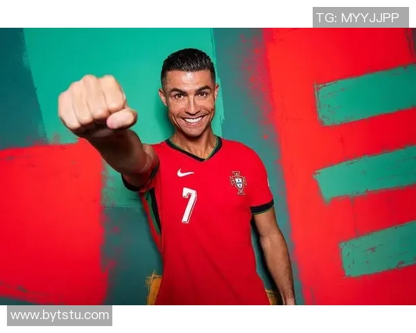 足球场上球星最帅的瞬间:他们用激情与实力点燃赛场的每一刻 足球场上球星最帅的瞬间:他们用激情与实力点燃赛场的每一刻