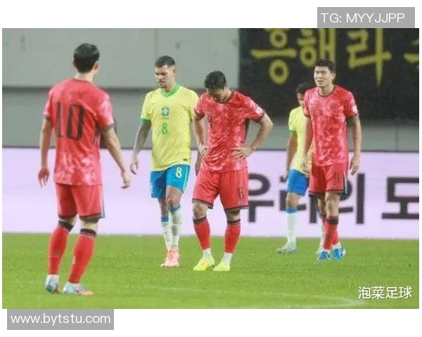 韩国足球明星因拿扳手事件引发关注成为话题人物 韩国足球明星因拿扳手事件引发关注成为话题人物